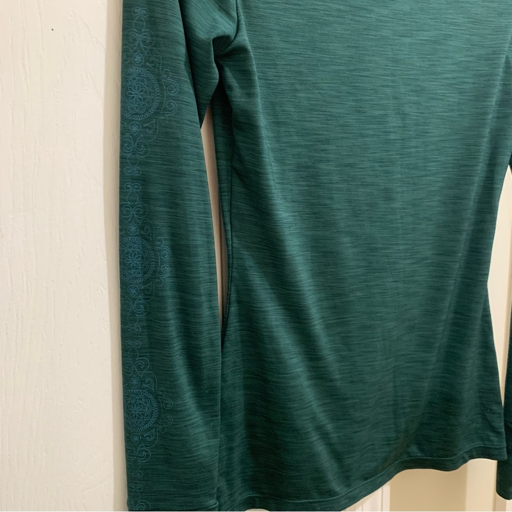Prana Dark Green Long Sleeve Athletic Top with Artistic Print on Arms Size XS - Picture 7 of 7